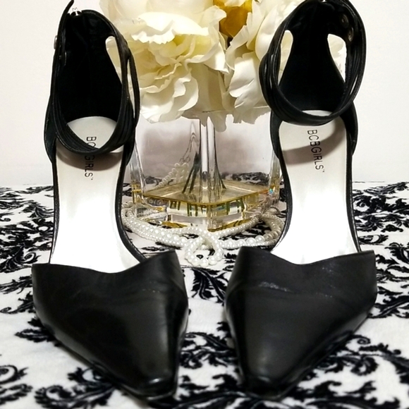 BCBGirls Black Leather Heels Pointed Toe Ankle Strap Size 6B - Picture 3 of 11